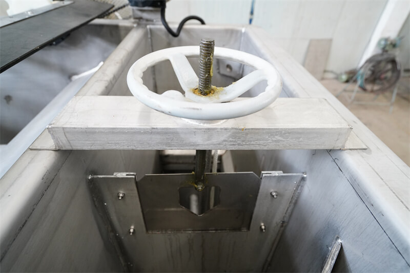 Structure and composition of dissolved air flotation machine